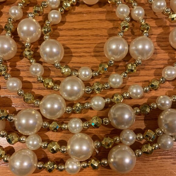 9 FOOT STRAND OF BEADED CHRISTMAS GARLAND, PEARLS/GOLD BEADS, LIKE NEW - Picture 2 of 2